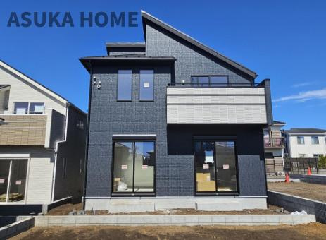 瀬谷区北新　２期の外観|ダークな人気の外観です。バルコニーの白がアクセントで非常にオシャレです。