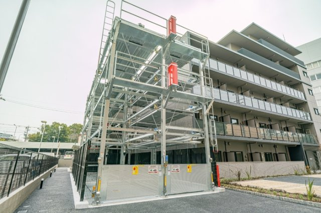 ロイヤルカーサ千種の駐車場