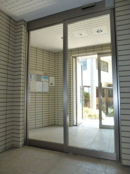 レージュ川原通のエントランス