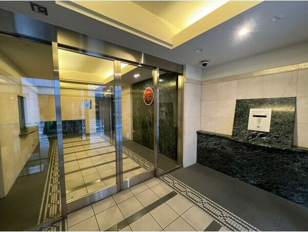 ライジングコート名古屋駅前東のエントランス