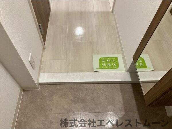 カーサニア尾頭橋の玄関|収納もある玄関です