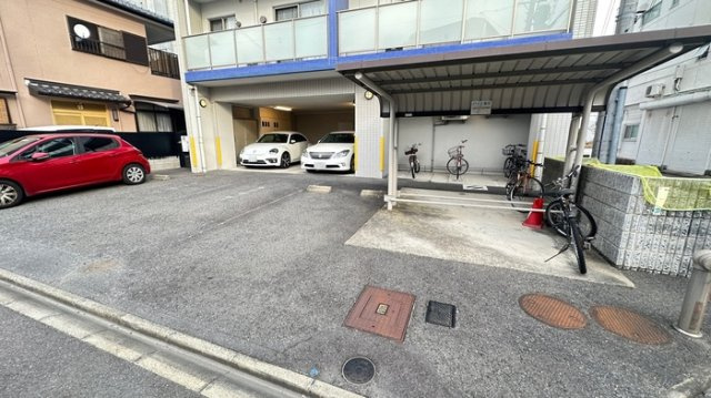 アースヒル東白壁の駐車場
