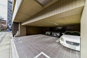 MONZEN偕の駐車場