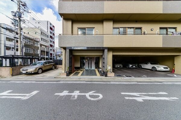 MONZEN偕の駐車場
