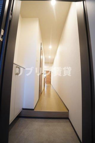 Likes仁戸名町B棟の玄関