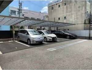 Alba Grande 千種の駐車場