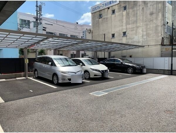 Alba Grande 千種の駐車場