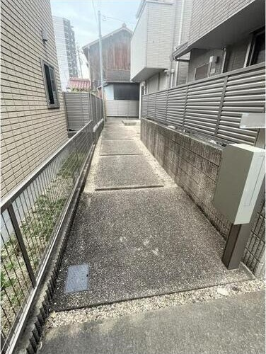 ガーデンパスAのエントランス