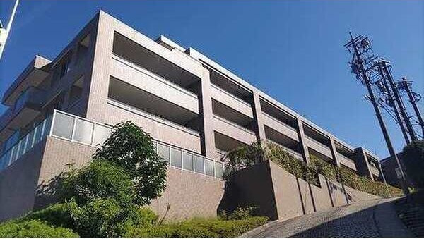 サーパス本山鹿子町の外観