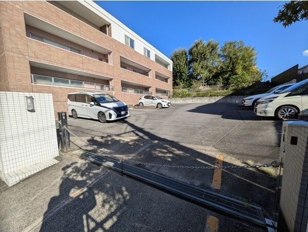 CASA川名山の駐車場