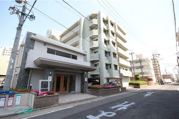 ファミリアーレ庄内通の外観