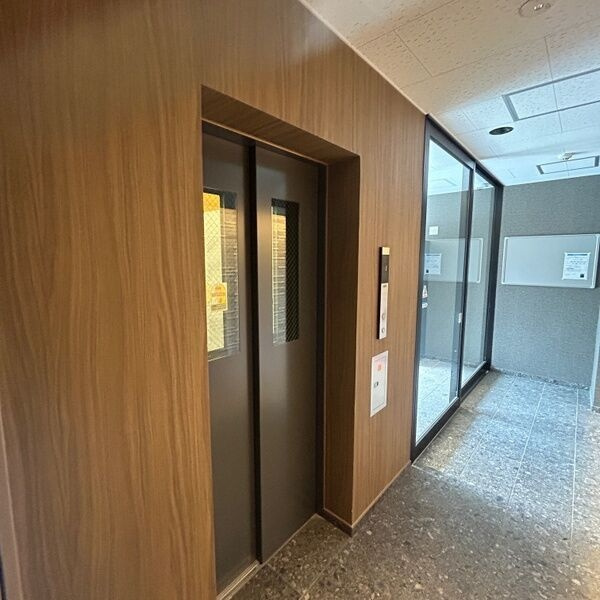 アーチレジデンス川名駅前のエントランス