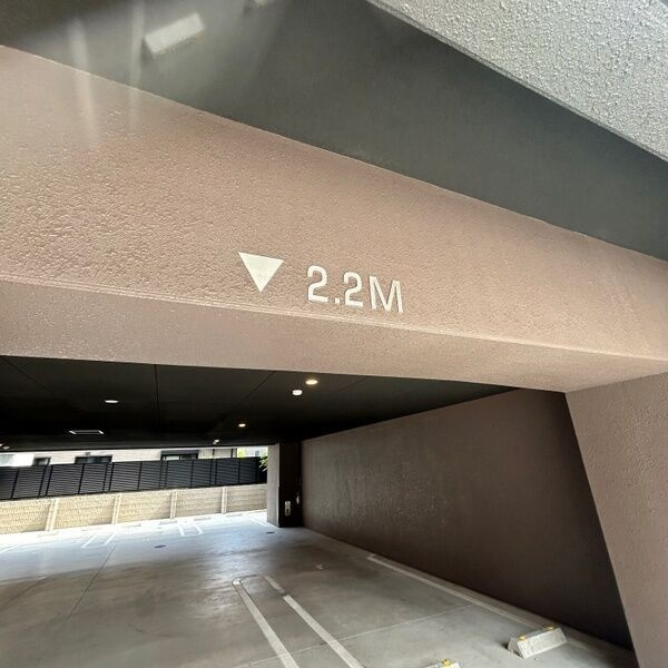 アーチレジデンス川名駅前の駐車場