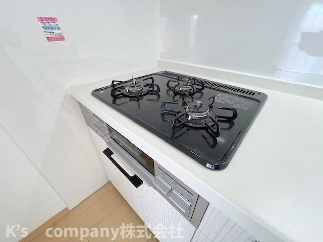 茅ヶ崎市円蔵1丁目　サニータウン茅ヶ崎のキッチン|同時進行ができる3口コンロ♪