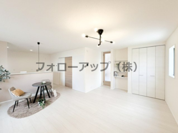 リーブルガーデン福岡市東区高美台2丁目の居間・リビング
