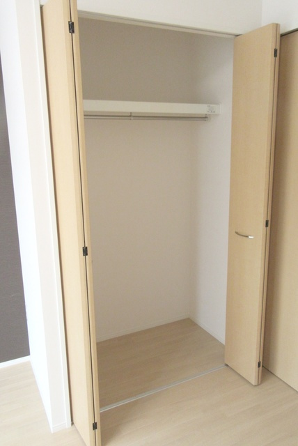 Ｍｉｌｋｙの収納|お洋服の掛けられるレール付きのクローゼット完備です♪