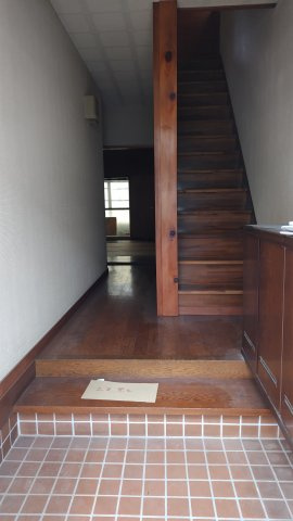 ６６６６９　岐阜市西改田住居付店舗の玄関