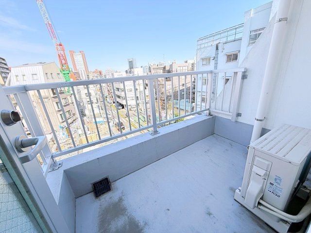 ワレアハレサンゲンヂャヤのバルコニー