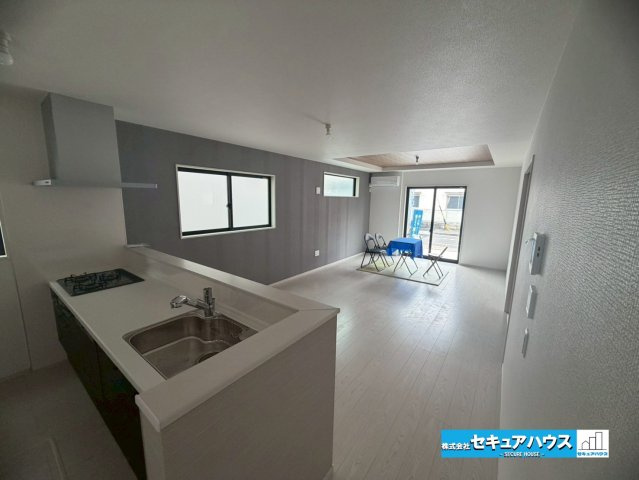 【今すぐご案内可能】名古屋市南区赤坪町　全5棟の居間・リビング|【LDK】
◆日当たりが良く温かい広々リビングは家族の団らんスペースになります。