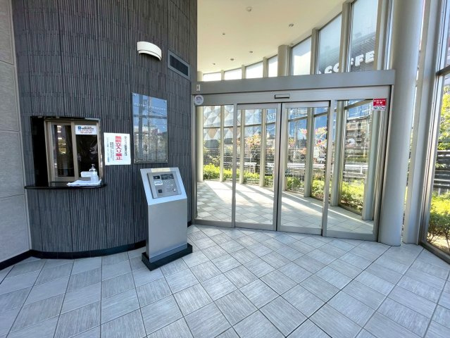 ◆駅徒歩１分◆令和８年リフォーム済◆家事動線良好◆パデシオン六地蔵ザ・タワーレジデンスのエントランス|エントランス