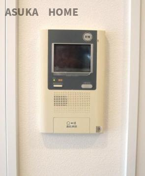 横浜小机西パークホームズ壱番館の防犯設備|来訪者を確認できるTVモニター付インターホン。録画機能付きで後から確認もできます。