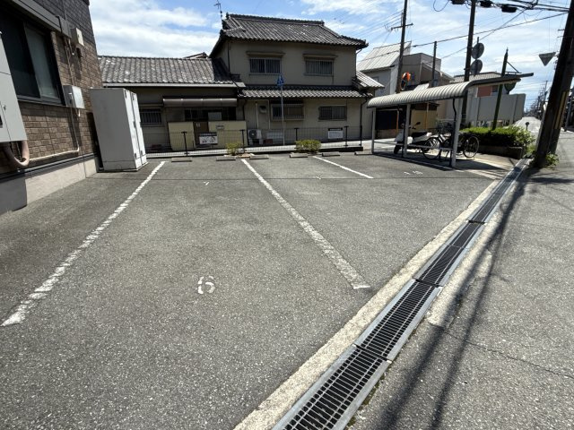 ファミール才の駐車場
