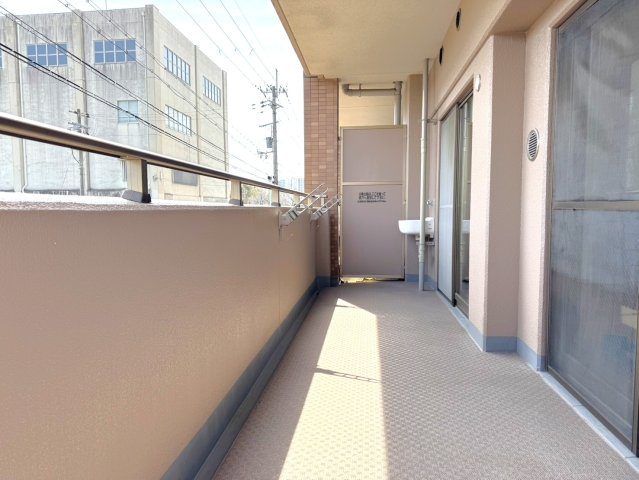 リビングゆったり約２０.５帖◆ペット飼育可◆地下鉄「六地蔵」駅徒歩１０分◆クレステージ桃山のバルコニー|バルコニー