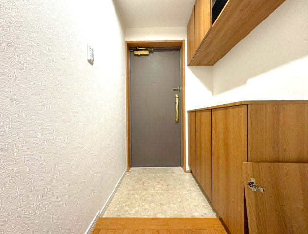 リビングゆったり約２０.５帖◆ペット飼育可◆地下鉄「六地蔵」駅徒歩１０分◆クレステージ桃山の玄関|玄関