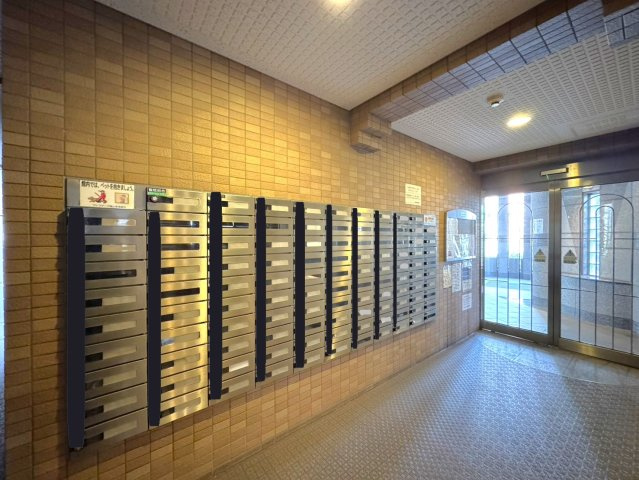 リビングゆったり約２０.５帖◆ペット飼育可◆地下鉄「六地蔵」駅徒歩１０分◆クレステージ桃山のその他共用部分|集合ポスト