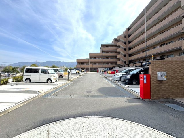 リビングゆったり約２０.５帖◆ペット飼育可◆地下鉄「六地蔵」駅徒歩１０分◆クレステージ桃山の駐車場|駐車場
