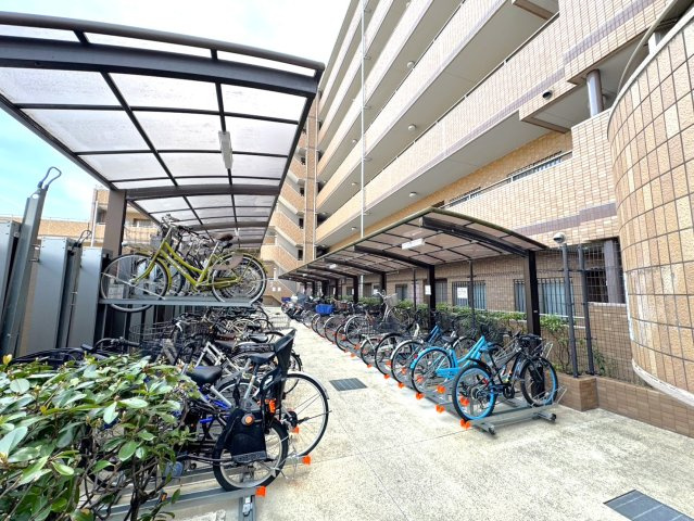リビングゆったり約２０.５帖◆ペット飼育可◆地下鉄「六地蔵」駅徒歩１０分◆クレステージ桃山の駐輪場|駐輪場