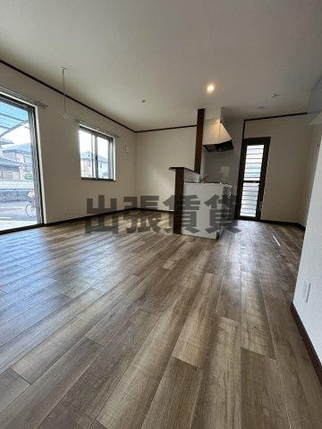 仲介手数料0円！！髙田様戸建賃貸住宅A棟の居間・リビング