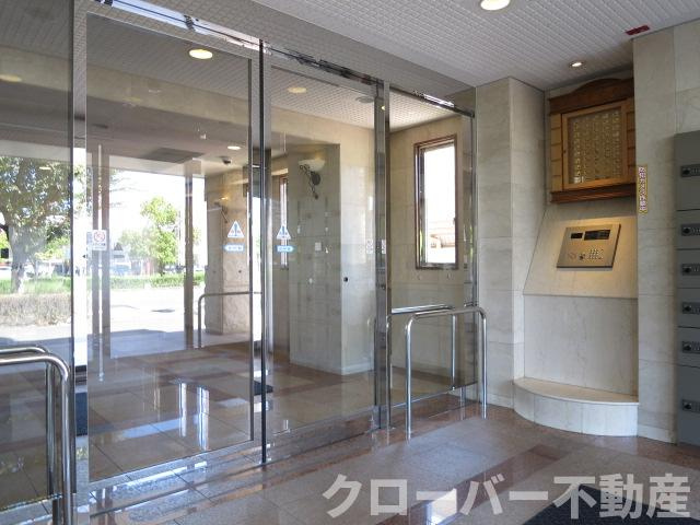 サントノーレ宇多津弐番館のエントランス