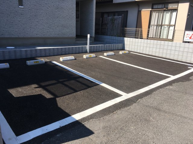 アカンサスの駐車場