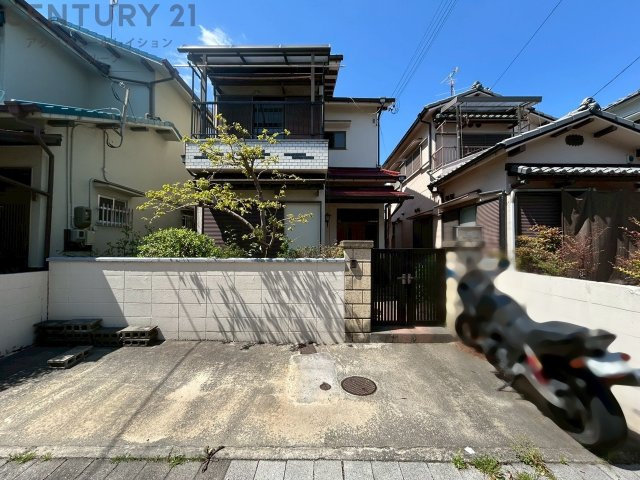 神津こども園や小学校が近く、通学・通園に便利。