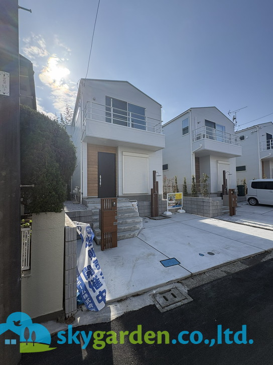 藤沢市辻堂東海岸　新築戸建　全3棟3号棟の前面道路含む現地写真