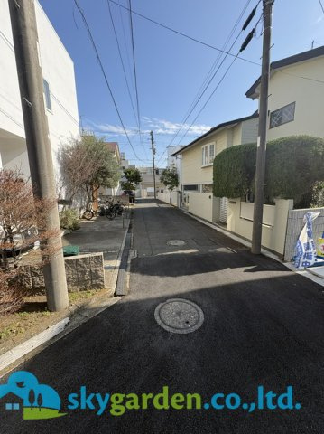 藤沢市辻堂東海岸　新築戸建　全3棟3号棟の前面道路含む現地写真