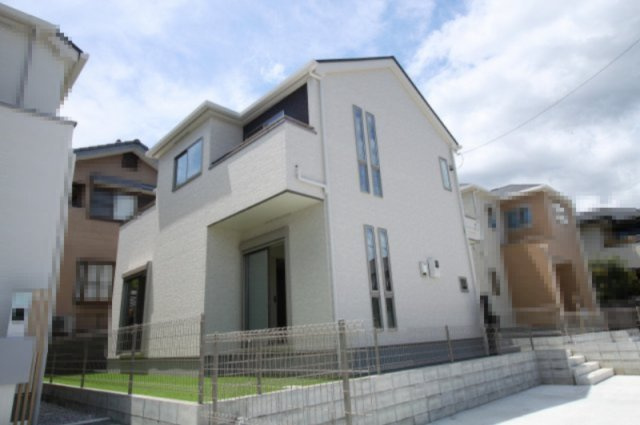 南国市緑ヶ丘3丁目　新築戸建　2号棟【太陽光発電システム】（全4区画）の外観