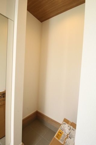 南国市緑ヶ丘3丁目　新築戸建　2号棟【太陽光発電システム】（全4区画）の収納|シューズインクローク