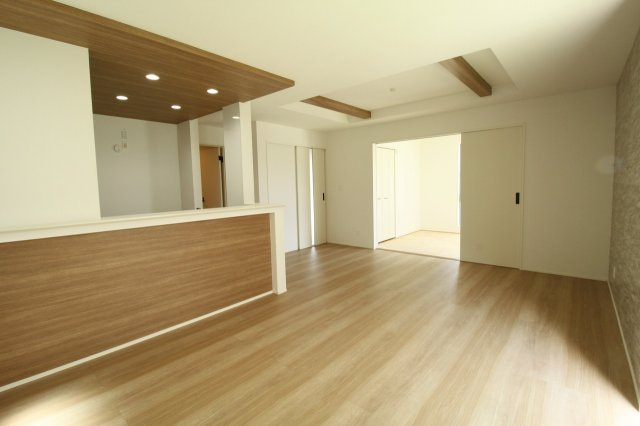 南国市緑ヶ丘3丁目　新築戸建　2号棟【太陽光発電システム】（全4区画）の居間・リビング|ＬＤＫ　17.0帖