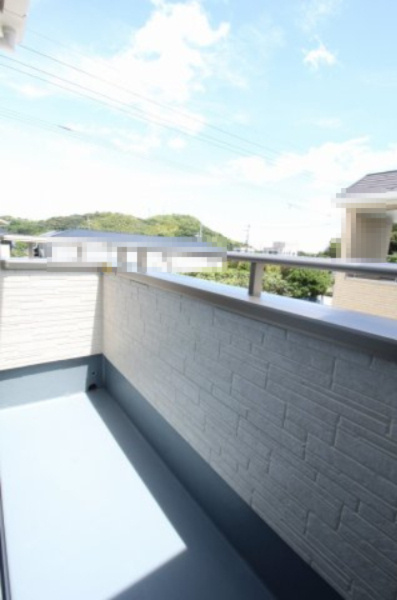 南国市緑ヶ丘3丁目　新築戸建　2号棟【太陽光発電システム】（全4区画）のバルコニー|2Ｆ　南東の部屋　5.25帖