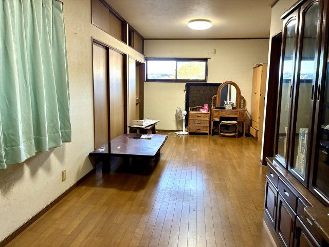 【オール電化】香南市夜須町手結　中古住宅の内装|家具配置も自在、広々とした開放感のあるお部屋です