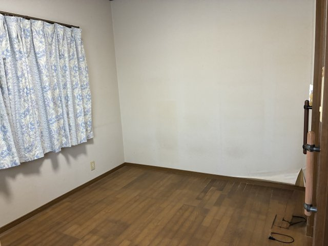 【オール電化】香南市夜須町手結　中古住宅の洋室|シンプルで使いやすい、自由にアレンジできる洋室です