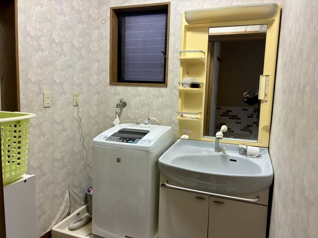 【オール電化◎】香南市夜須町手結　中古住宅の洗面所|コンパクトながら使い勝手◎、機能的な洗面室です