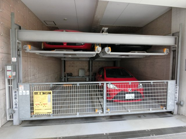 ドゥーエ浦安の駐車場