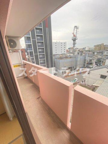 大阪市淀川区西三国１丁目の賃貸マンションのバルコニー