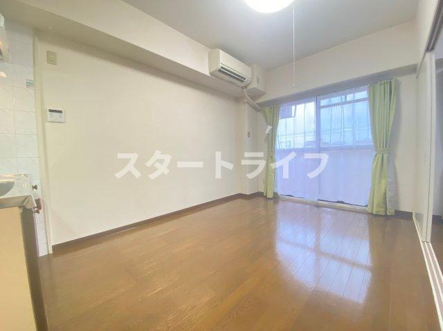 大阪市淀川区西三国１丁目の賃貸マンションの居間・リビング