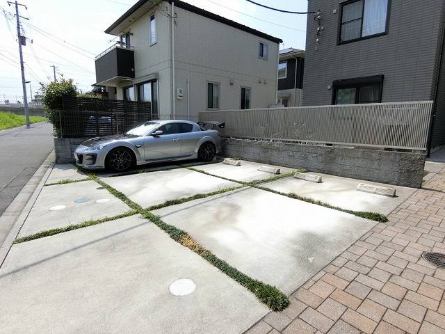 Ｇｒａｎｄ　Ｊｅｔｅの駐車場|★敷地内に駐車場あります★