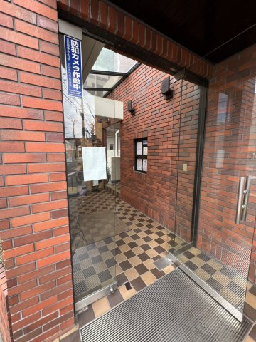 メゾン新高円寺のエントランス