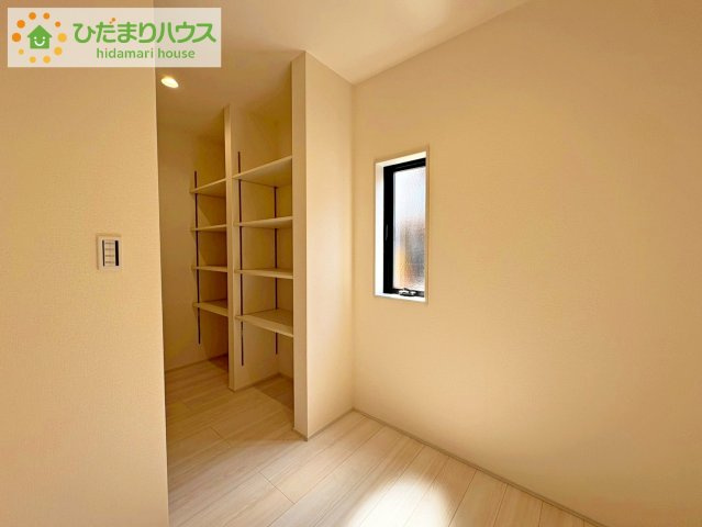 ひたちなか阿字ヶ浦町第4　新築戸建　1号棟の収納|パントリー完備で散らかりがちなキッチン回りもラクラクお片付けできちゃいます！(*^-^*)